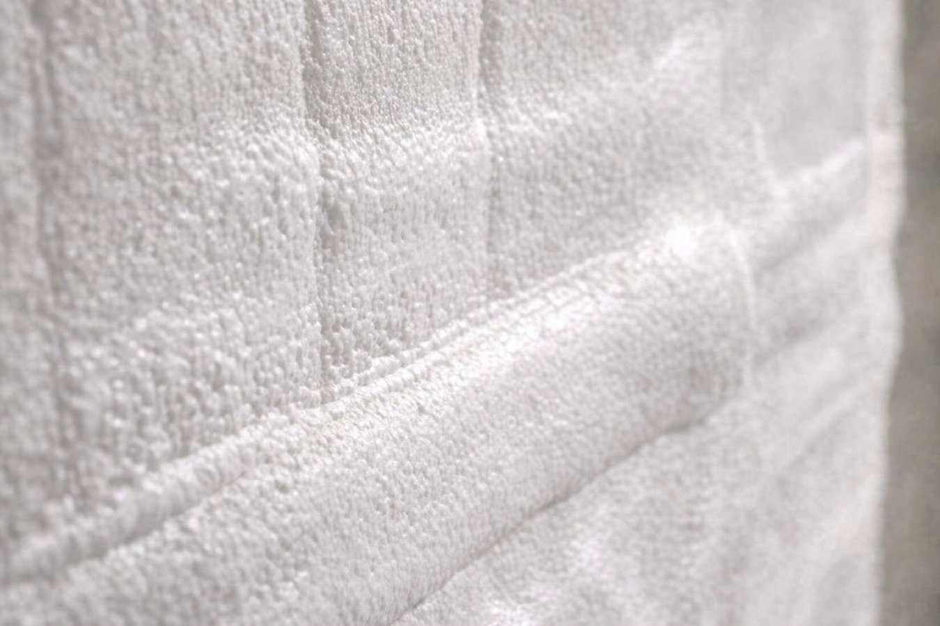 Closed-cell foam insulation